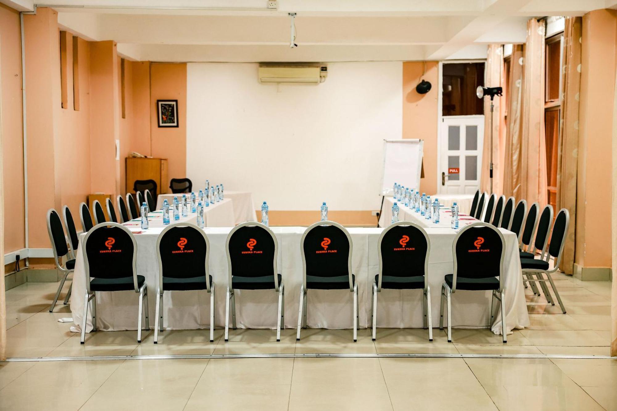 Eureka Place Hotel Kampala Luaran gambar